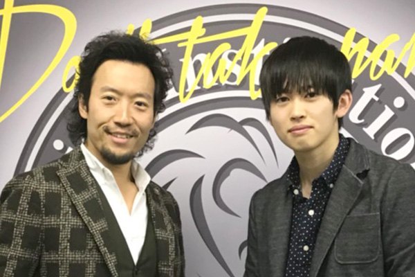 慶應義塾大学に合格した生徒と松田塾長